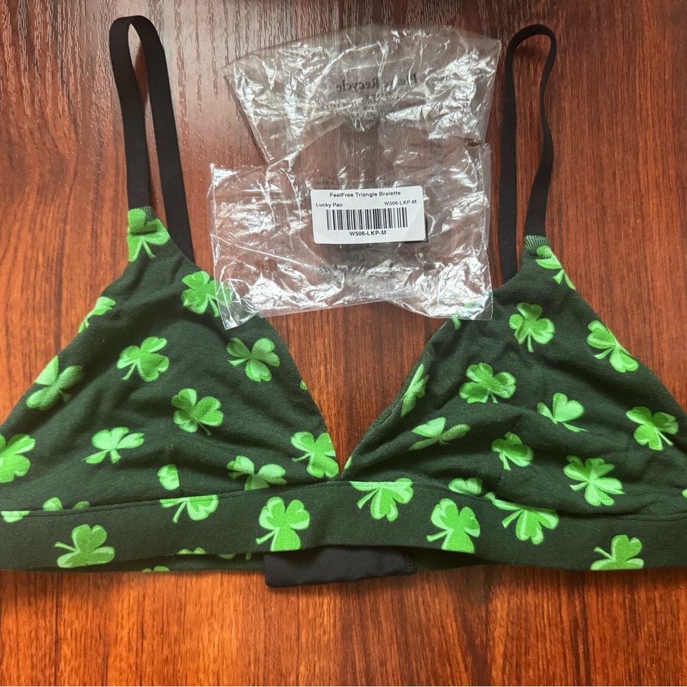Brand 🆕 MeUndies Green Clover Print Bra